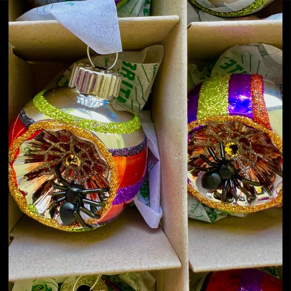 12 Halloween Radko Reflector Glass Ball Ornaments with Black Spiders Inside - Picture 6 of 12